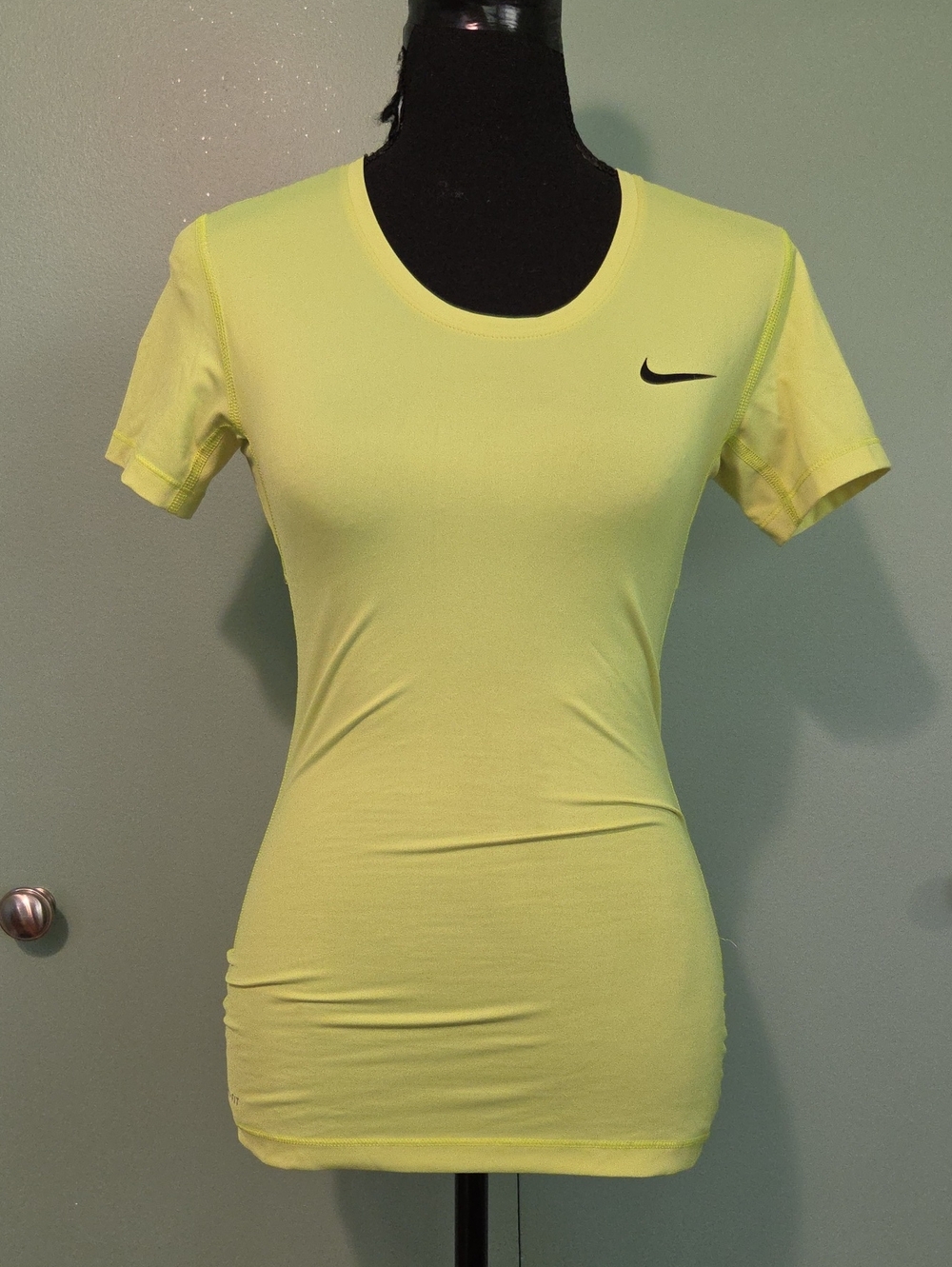 Nike Women’s Short-Sleeve Athletic Tee Neon Yellow/ Green Size Small